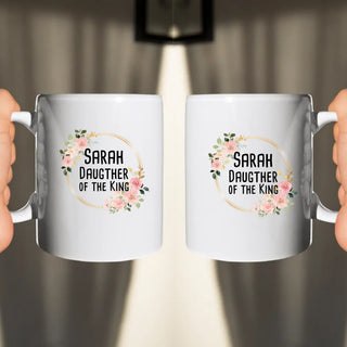Daughter of the King Tasse Beidseitig Personalisierbar, christliche Streetwear von Mountain Movers