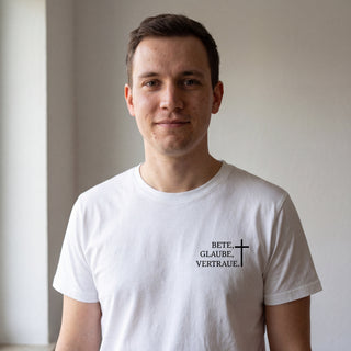 Bete, Glaube, Vertraue Shirt, weitere Ansicht