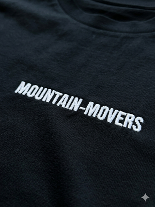 Christliches Unisex T-Shirt von Mountain-Movers, getragen