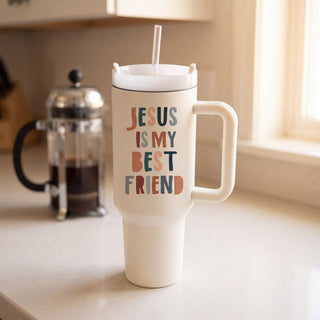 Jesus is my Best Friend Thermobecher von Mountain Movers auf einer Kuechentheke