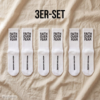 Faith over Fear Socken 3er-Bundle: drei Paar dünne Sommersocken von Mountain Movers auf Leinen