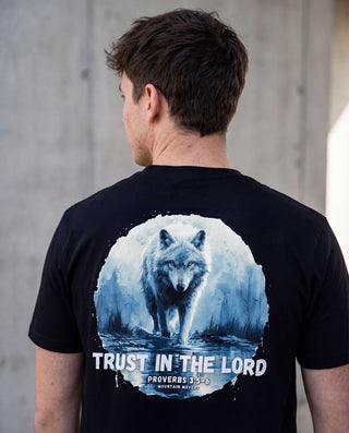 trust in the lord wolf Shirt Backprint, christliche Streetwear von Mountain Movers
