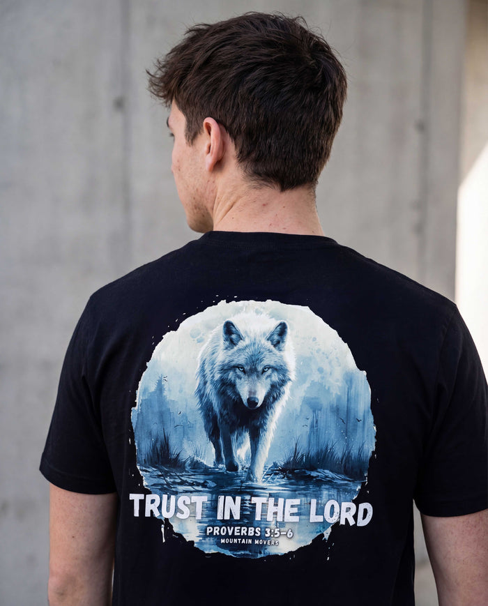 Trust in the Lord Wolf Shirt Rugprint