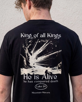 He is Alive Shirt, christliche Streetwear von Mountain Movers