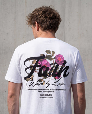 Faith Work By love Shirt Backprint, christliche Streetwear von Mountain Movers