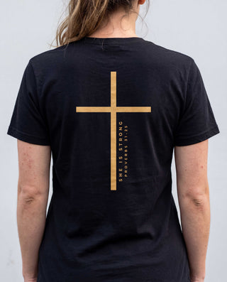 She is strong gym Shirt Backprint, christliche Streetwear von Mountain Movers