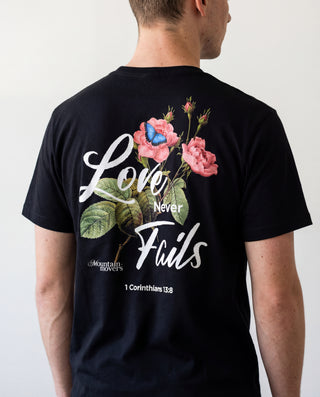 Love never fails Flower Shirt, christliche Streetwear von Mountain Movers