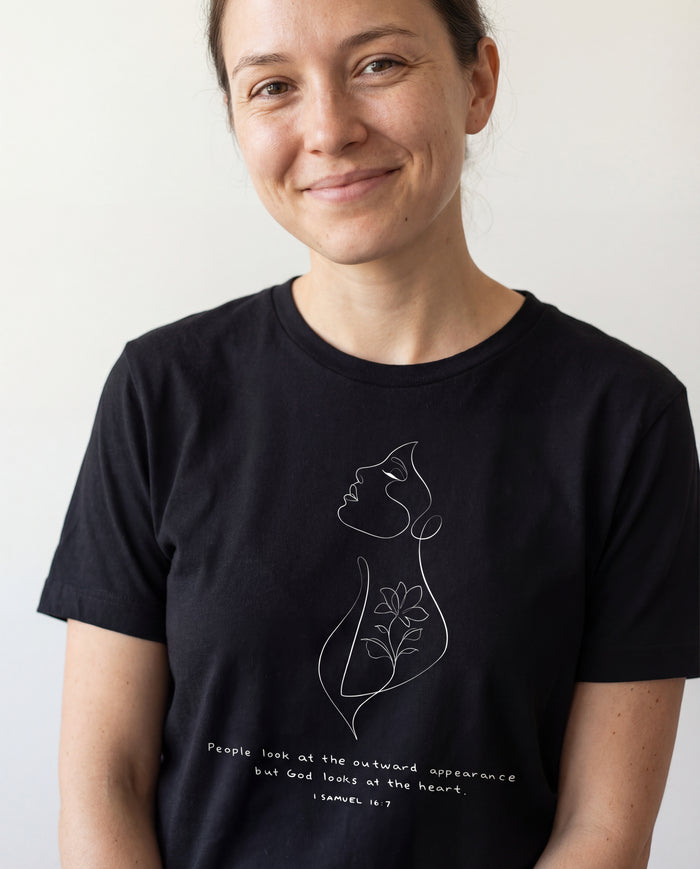God kijkt naar het hart-T-shirt