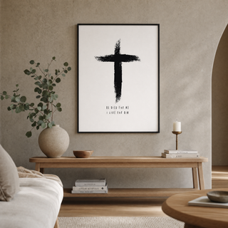 He Died Poster gerahmt im skandinavischen Wohnzimmer, Lifestyle Mountain Movers