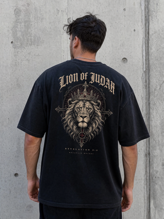Lion of Judah Streetwear Oversize Shirt Backprint getragen - Mountain Movers