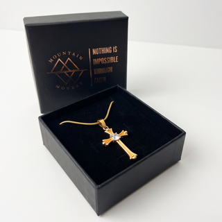 Goldene Edelstahl Kette, minimalistischer Schmuck am Hals getragen