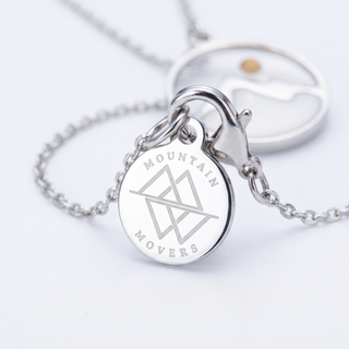 Berg-Anhänger mit Senfkorn aus Edelstahl, christlicher Schmuck von Mountain Movers