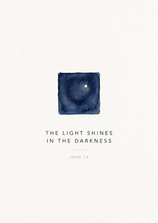 The light shines in the darkness Postkarte Vorderseite, Mountain Movers