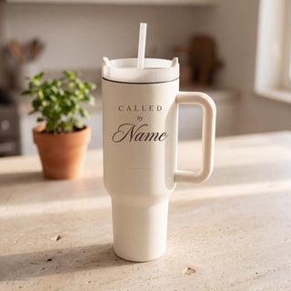 Called by Name Thermobecher von Mountain Movers auf einer Steintheke mit Pflanze